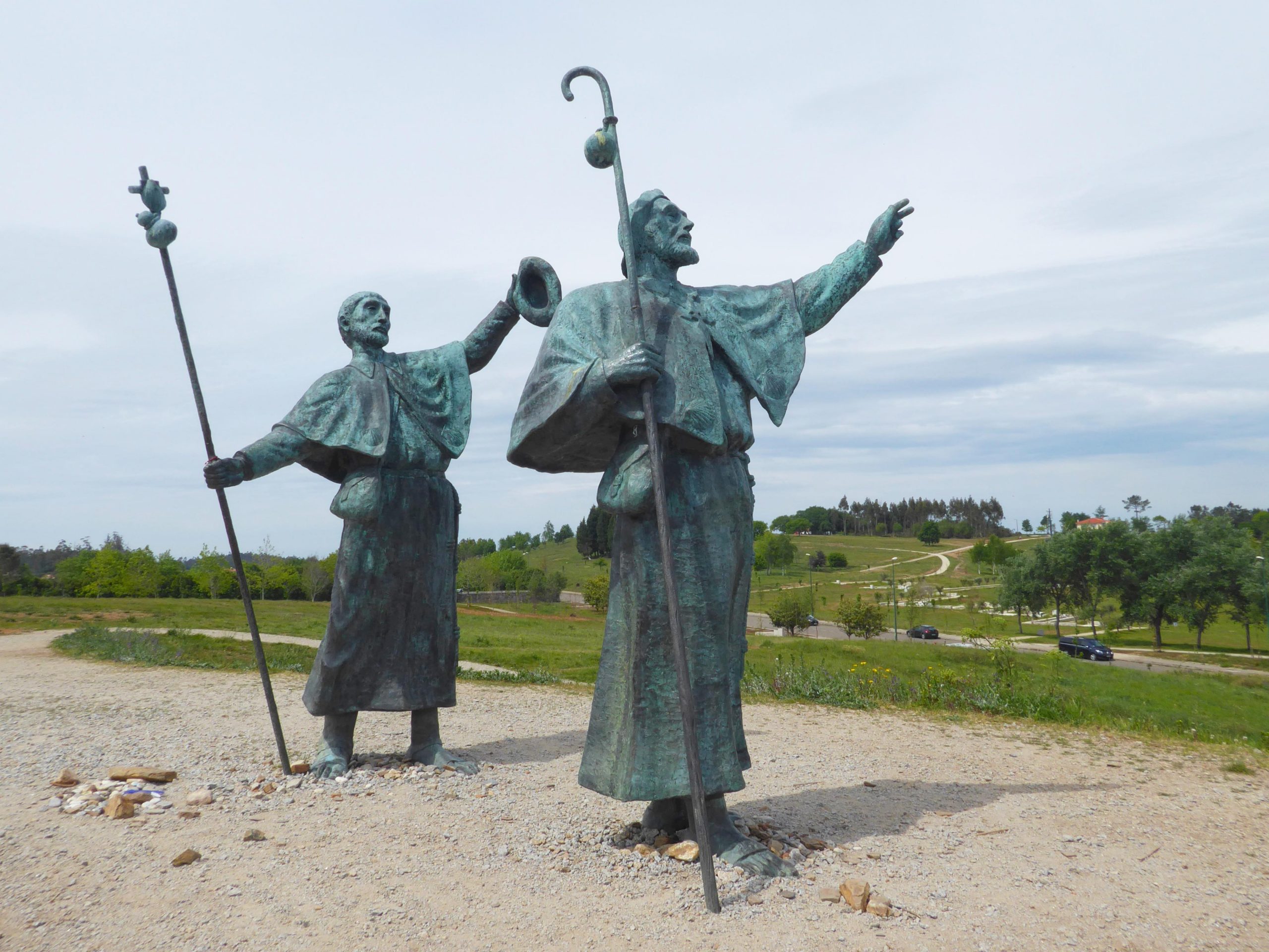 Die Pilgerskulptur von Acuña am Monte del Gozo